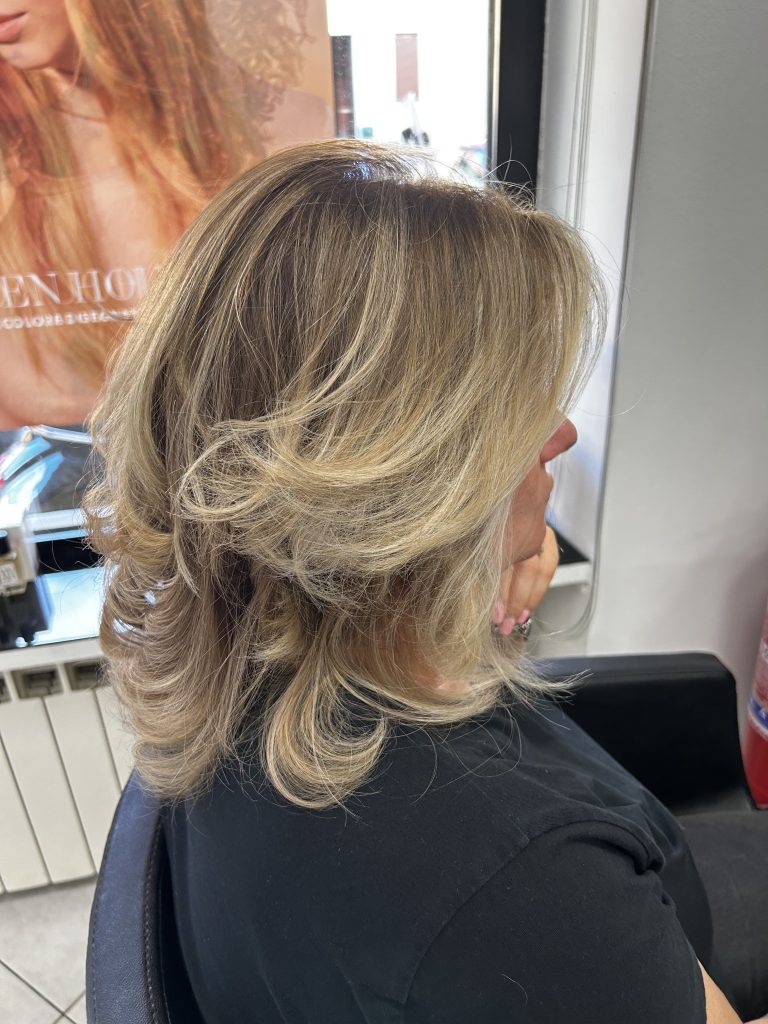 Miglior parrucchiere per extension a Magnago
